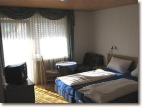 Frankischer Landgasthof Hotel Uettingen Room photo